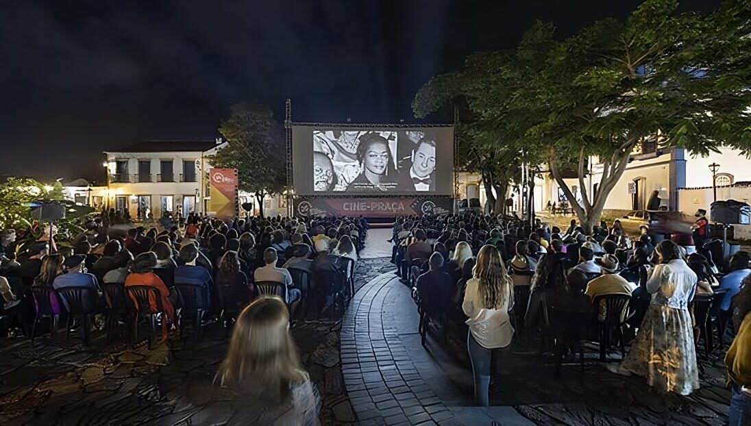 Praça Viva Cinema Livre