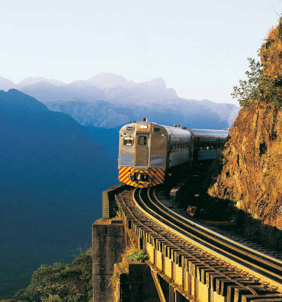 O Trem entre Curitiba e Morretes, no Paraná, é considerado um dos 10 passeios rodoferroviários mais bonitos do mundo.