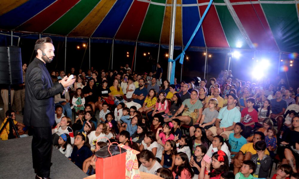 Apresentação do mágico Gustavo Vierini