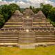 Sítio Arqueológico com Pirâmide Maia em Belize