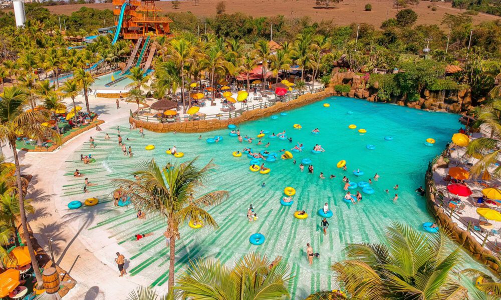 Piscina de ondas do Thermas dos Laranjais, em Olímpia, interior de São Paulo