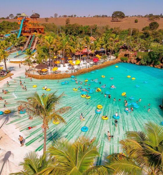 Piscina de ondas do Thermas dos Laranjais, em Olímpia, interior de São Paulo