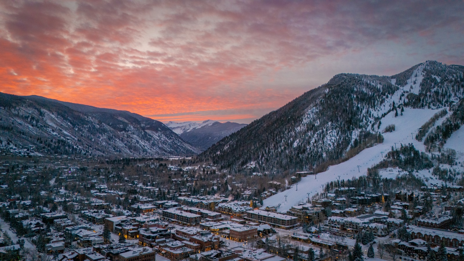 Aspen Snowmass completa 80 anos com novidades e calendário de eventos no inverno 2026/2027